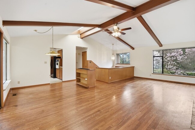 Building Photo - 3bd/2ba Bellevue Home
