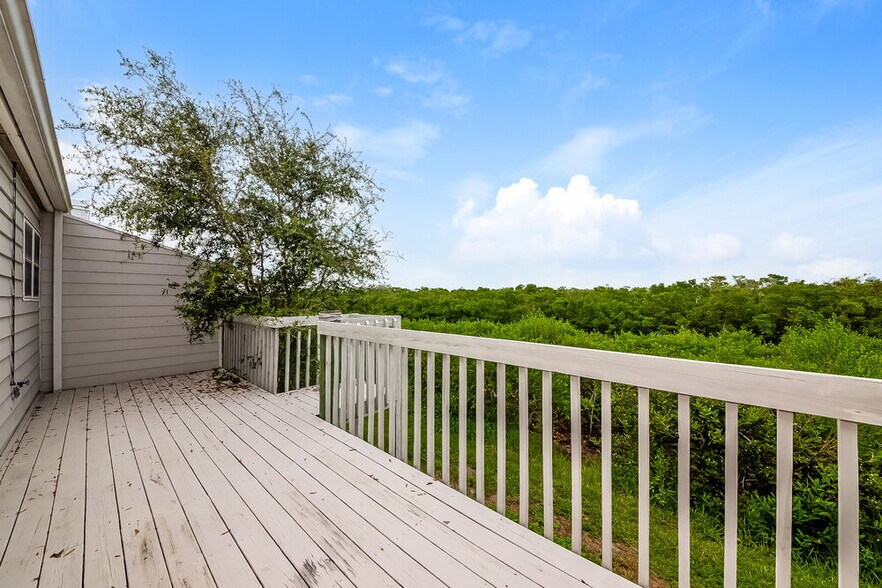 Building Photo - 825 Waterside Ln