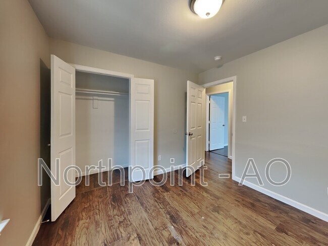 Building Photo - 5213 La Jolla Ln