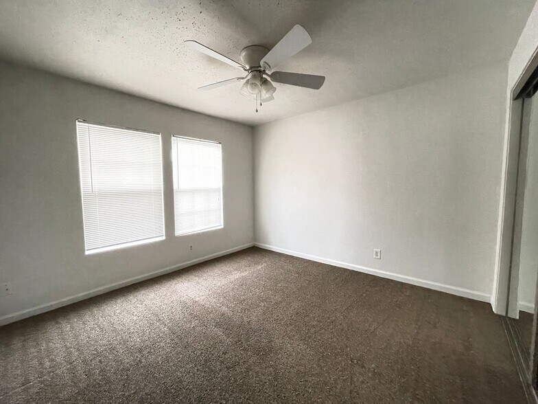 Building Photo - 812-812 Estelle Ave