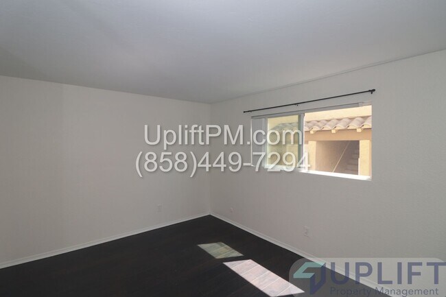 Building Photo - 1 Bed, 1 Bath Condo in Gated Community wit...