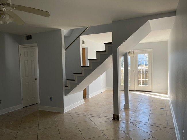 Building Photo - Condo Living Is The Life For You