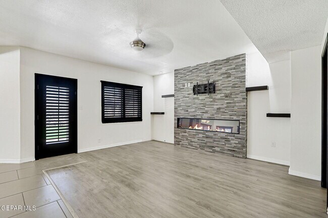 Building Photo - 13913 Golden Mesa Ct