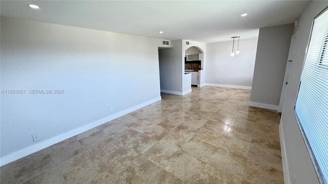 Building Photo - 500 NE 2nd St