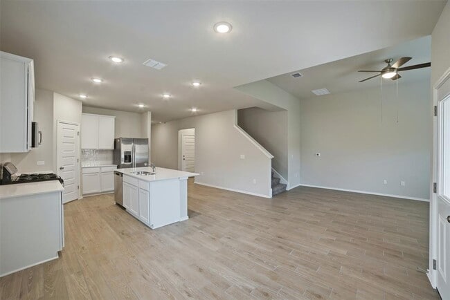 Building Photo - 4501 Bridal Veil Dr