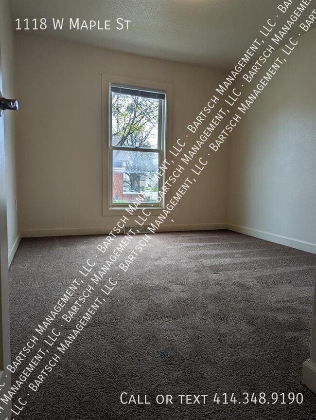 Building Photo - 1118 W Maple St