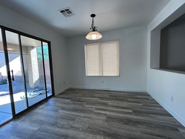 Building Photo - Beautifully Remodeled 3 Bedroom home that backs to the Golf Course