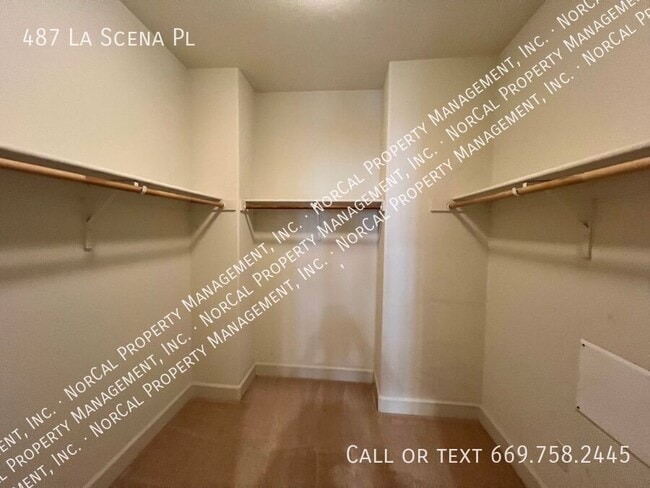 Building Photo - 487 La Scena Pl