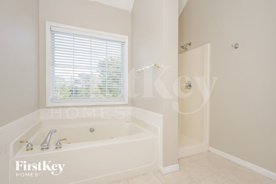 Building Photo - 112 Wyckliffe Dr