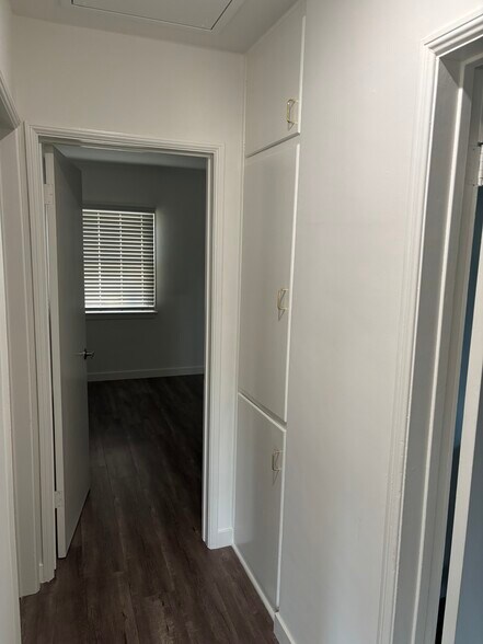 Building Photo - 400 S Lamer St