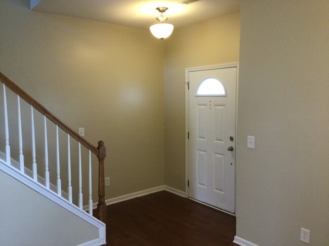 Building Photo - 88 Killington Dr