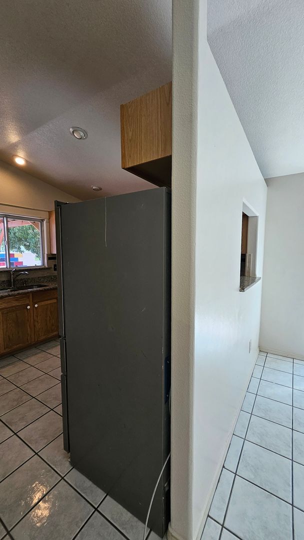 Building Photo - 3 bed 2 bath