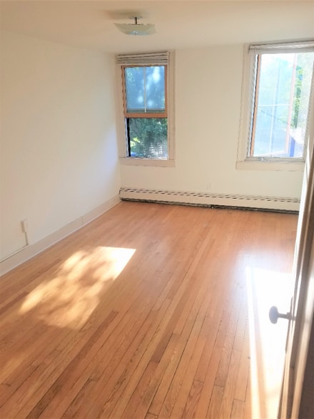 Building Photo - 97 N Winooski Ave