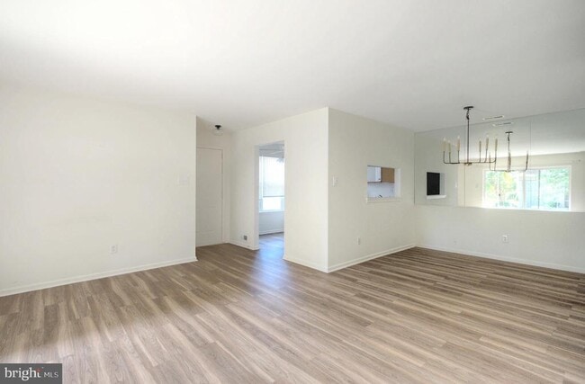 Building Photo - 1301 Hawthorne Ct