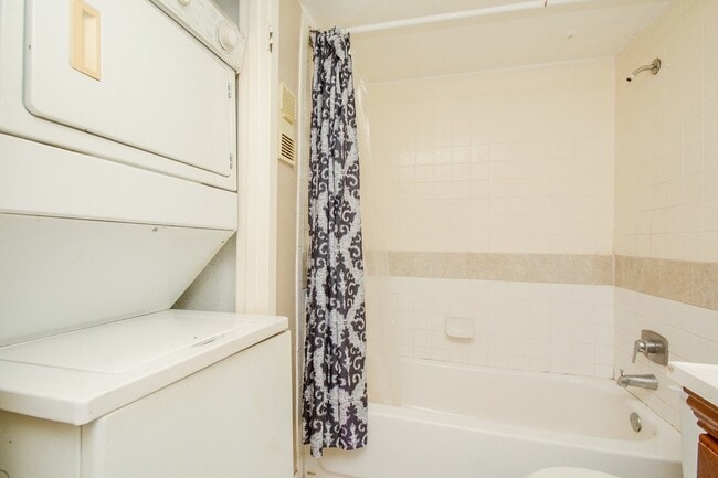 Building Photo - 8519 Hearth Dr