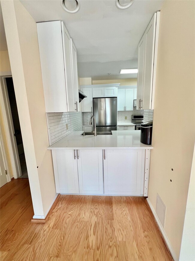 Building Photo - 309 Sutton Dr