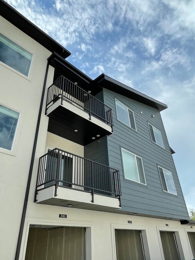 Building Photo - 551 S 1020 W