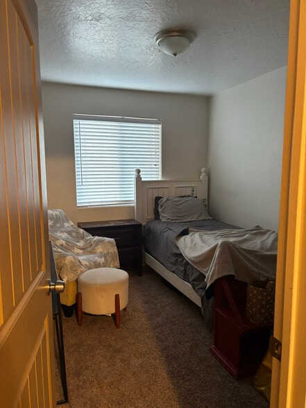 Building Photo - 593 N 50 E