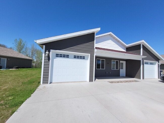Building Photo - 5282 Christopher Dr