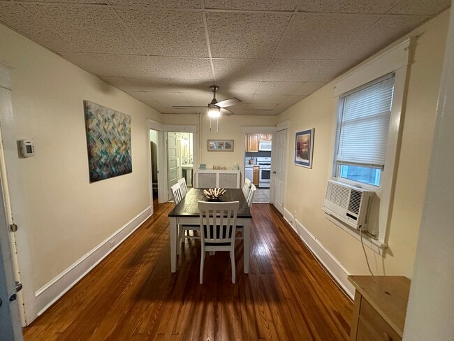 Building Photo - 509 E 7th St