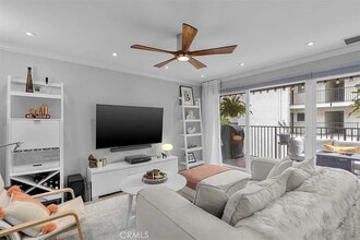 Building Photo - "Chic Hermosa Beach 1BR Apartment: 810 Sq ...