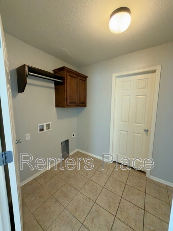 Building Photo - 2012 E 133rd Ct S