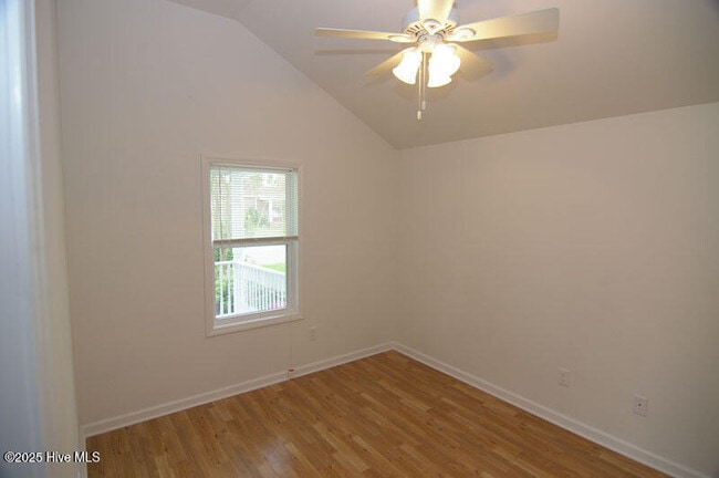 Building Photo - 462 Snow Hill St