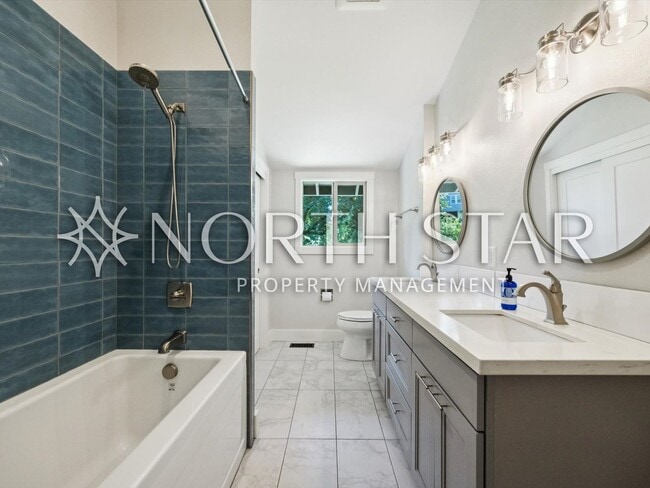 Building Photo - 860 S Skyland Dr