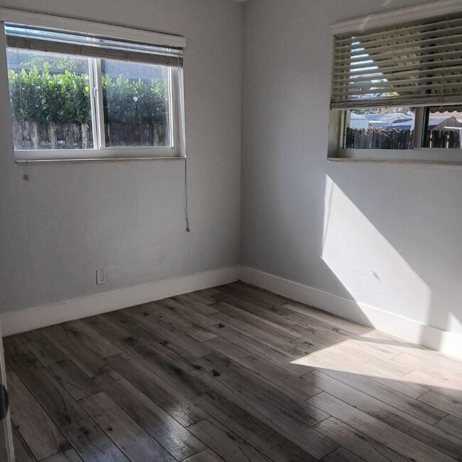 Building Photo - 4961 SW 28th Terrace