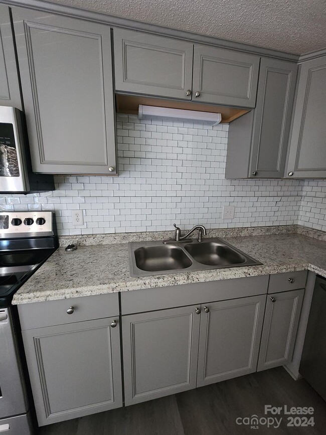 Building Photo - 305 E Garden St