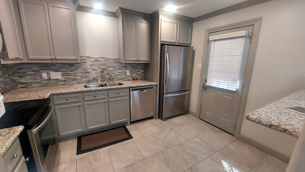 Other Side of the Kitchen - 3338 Blodgett St