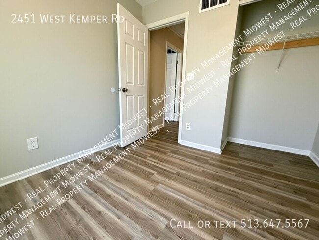 Building Photo - 2451 W Kemper Rd