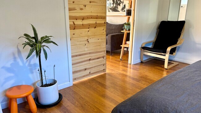 Building Photo - 3363 Madison Ave