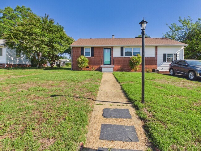 Building Photo - 3114 Glenoa Rd