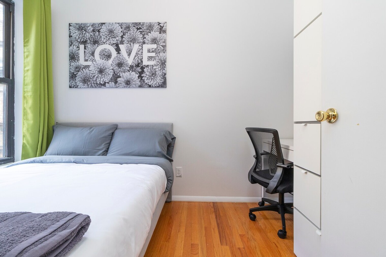 Building Photo - 334 E 96th St