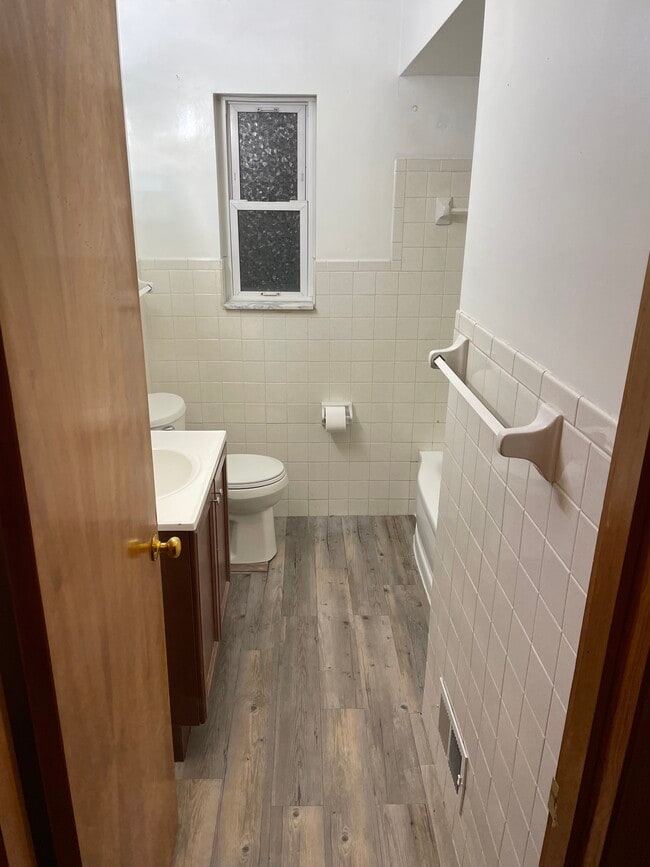 Building Photo - 660 Fairhaven Dr