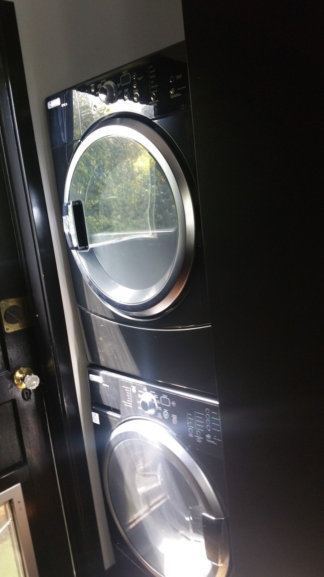 Washer & Dryer in Unit - 1243 N Genesee Ave