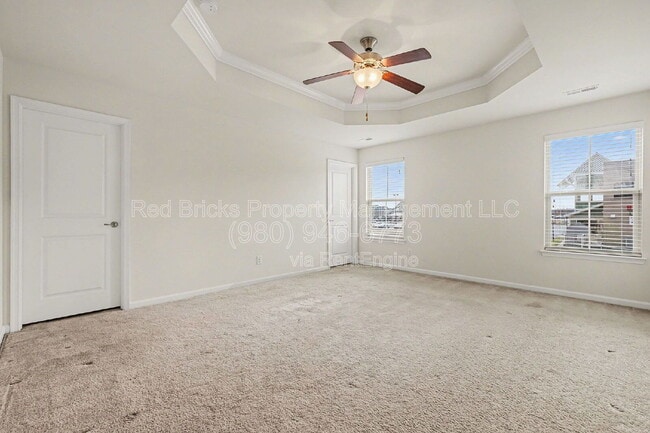 Building Photo - 727 Dynamo St NW