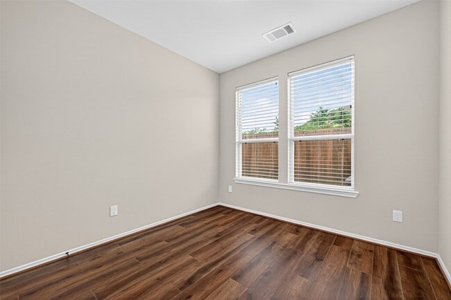 Building Photo - 4007 Delta Rose St