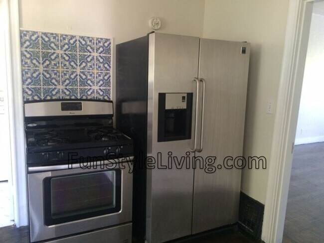Building Photo - Charming Mediterranean Circa 1937 House