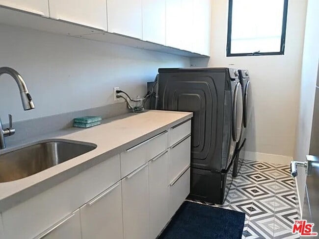 Building Photo - 1410 Coronado Terrace