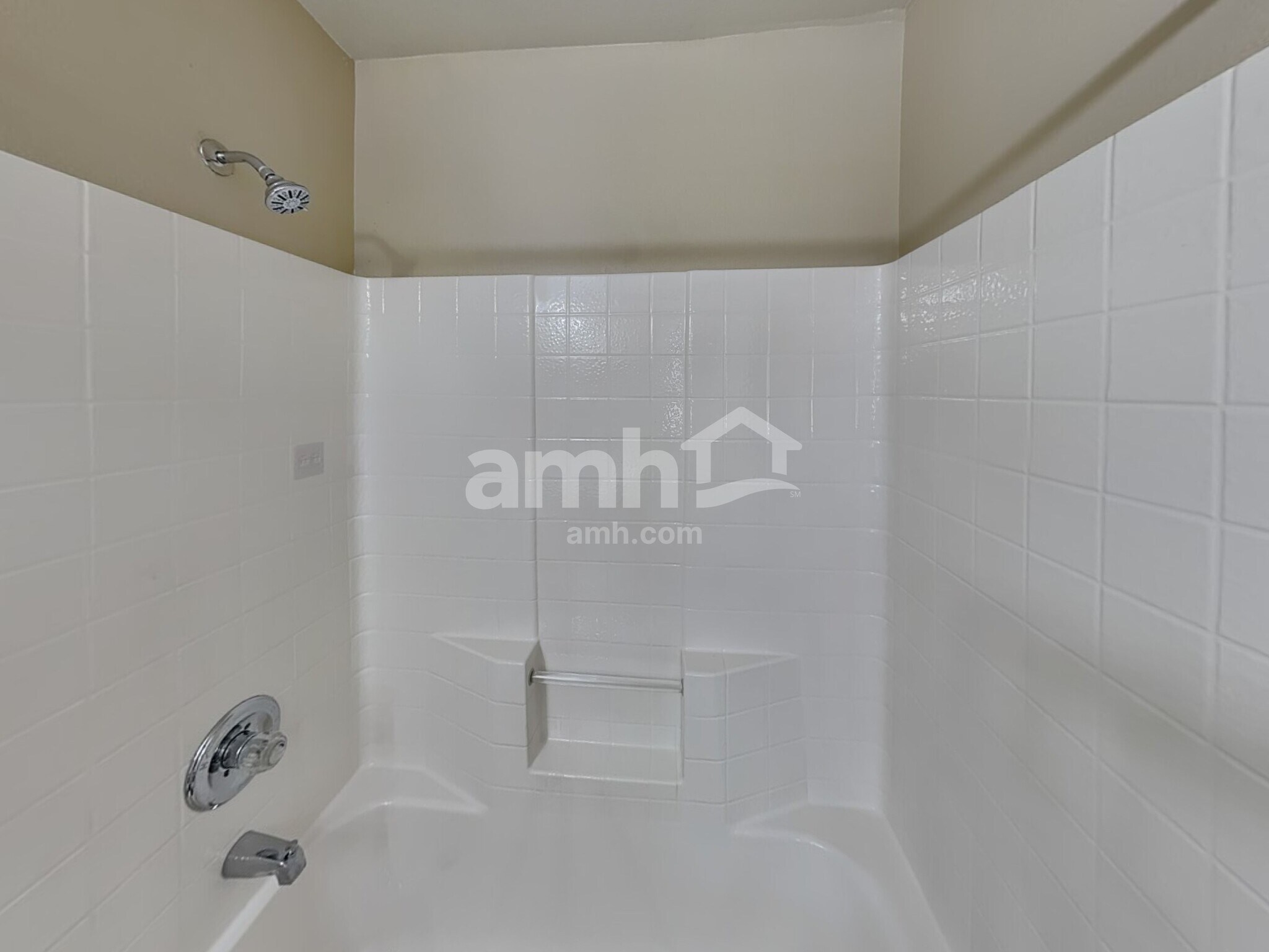 Building Photo - 986 Cantabria Heights Ave