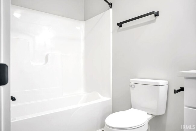 Building Photo - 1112 N Woodburn Ave