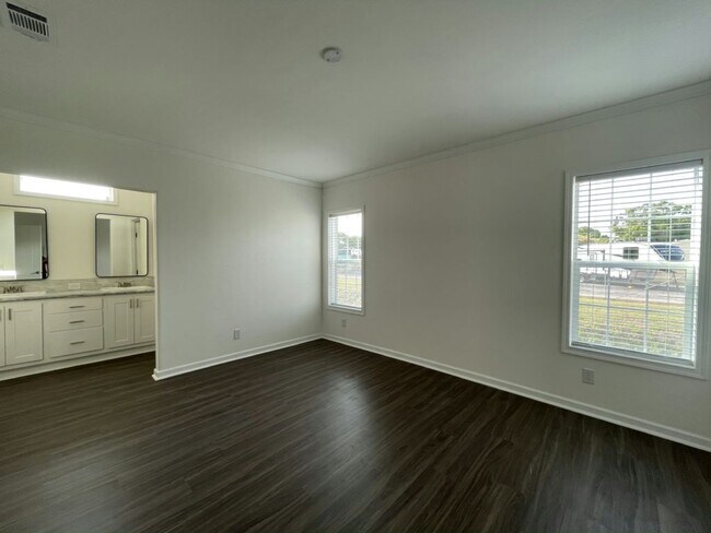 Building Photo - 5018 Windmill Manor Ave