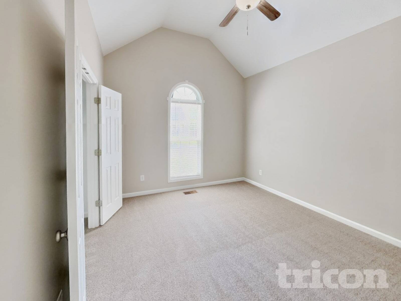Building Photo - 1090 Pinehurst Dr
