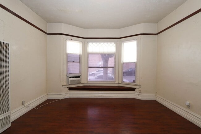 Building Photo - 3907 Chestnut St