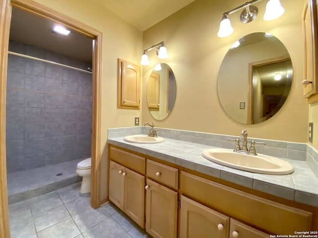 Building Photo - 8911 Shady Leaf