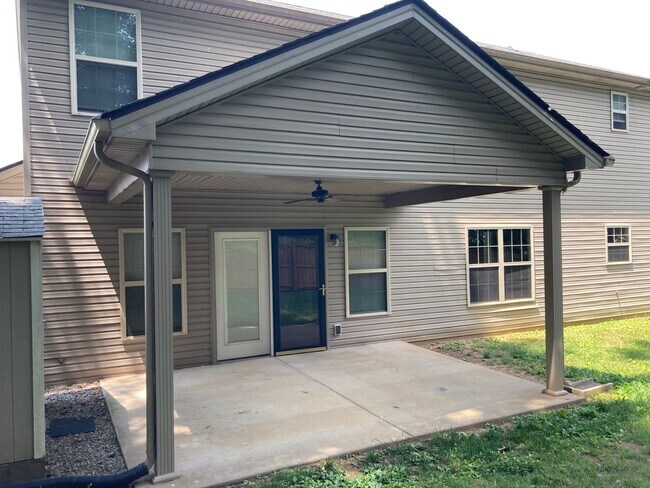 Building Photo - 103 Ashmore Ct