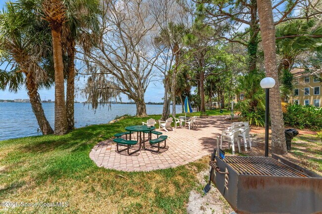 Building Photo - 225 S Tropical Trail