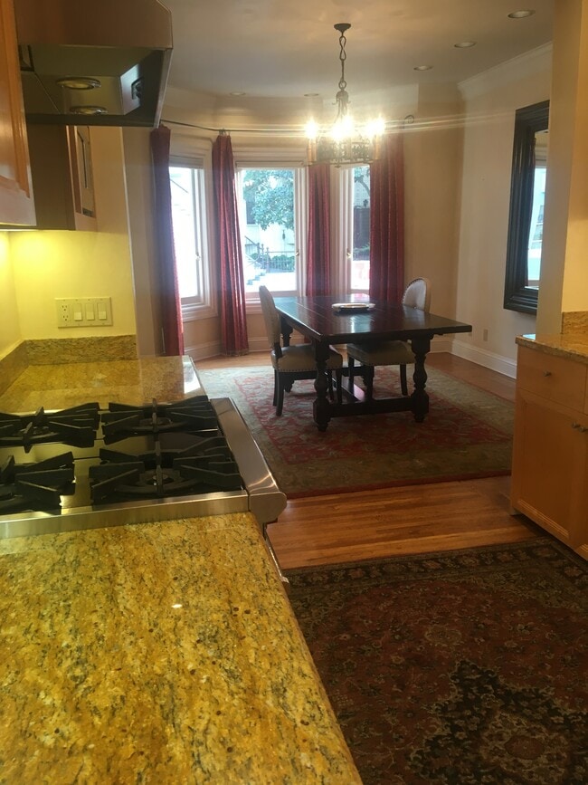 Building Photo - 408 Lombard St